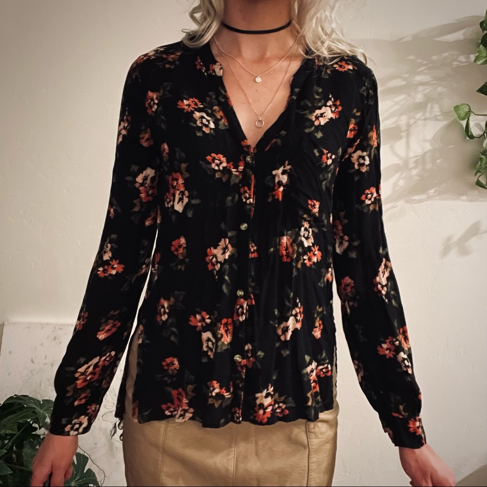 Floral button down - Picture 5 of 7